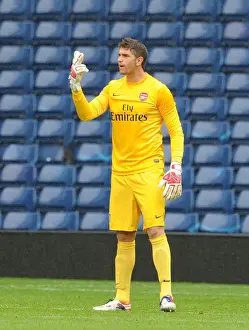 Arsenal's Damien Martinez Keeps a Clean Sheet in 1:0 Victory over West Brom U21 in Barclays Premier League