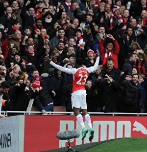Images Dated 14th February 2016: Arsenal's Danny Welbeck Scores and Celebrates with Fans vs Leicester City (2015-16)