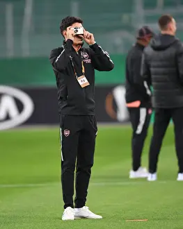 Arsenal's Defender Hector Bellerin: Ready for Rapid Vienna Clash in Europa League