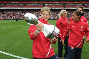 Arsenal's Ellen White Celebrates WSL Title Win with Trophy at Emirates Stadium