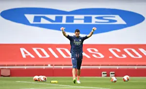 Arsenal's Emi Martinez Gears Up for Arsenal v Watford Premier League Clash (2019-20)