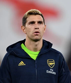 Images Dated 25th October 2019: Arsenal's Emi Martinez Prepares for Vitoria Guimaraes Clash in Europa League Group Stage