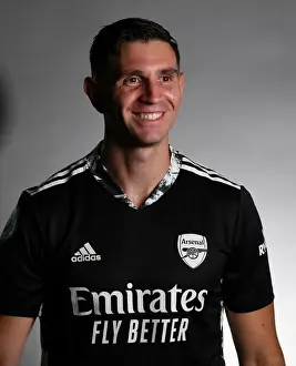 Arsenal's Emi Martinez Radiates Confidence at 2020-21 First Team Photocall