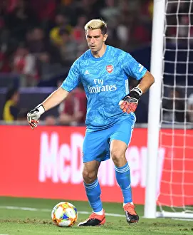 Arsenal V Bayern Munich 2019-20 Prints: Arsenal's Emiliano Martinez Faces Off Against Bayern Munich in 2019 International Champions Cup