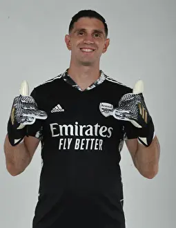 Arsenal's Emiliano Martinez Gears Up for 2020-21 Season in Training