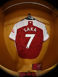 Arsenal's Empty Emirates: Sakas Hanger Awaits Aston Villa