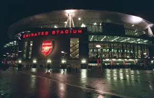 Arsenal's Emirates Stadium: Pre-Match Excitement in UEFA Champions League Group G (Nov. 21, 2006): Arsenal 3:1 Hamburg