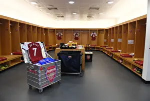 Arsenal's Empty Emirates: A Tribute to David Rocastle Before Arsenal vs. Liverpool (2020-21)