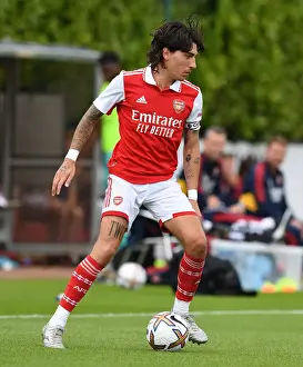 Arsenal's Hector Bellerin in Action: Arsenal vs Ipswich Town Pre-Season 2022-23
