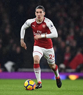 Arsenal v Everton 2017-18 Collection: Arsenal's Hector Bellerin in Action against Everton - Premier League 2017-18