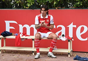 Arsenal v Ipswich Town - Pre Season 2022-23 Collection: Arsenal's Hector Bellerin Prepares for Pre-Season Friendly Against Ipswich Town