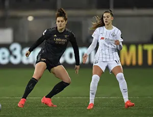 Arsenal's Jennifer Beattie Closes In on FC Zurich's Piubel in UEFA Champions League Clash