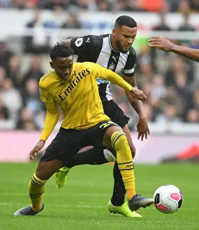 Arsenal's Joe Willock vs Newcastle's Jamaal Lascelles: A Premier League Battle at St. James Park