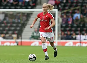 Arsenal's Katie Chapman Lifts FA Cup: Arsenal Ladies 2:1 Sunderland WFC, FA Cup Final at Pride Park (2009)