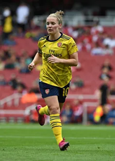 Arsenal's Kim Little in Action: Arsenal Women vs. FC Bayern Munich at Emirates Cup