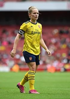 Arsenal's Kim Little in Action: Arsenal Women vs. FC Bayern Munich at Emirates Cup