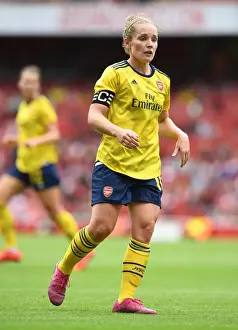 Arsenal's Kim Little Goes Head-to-Head with FC Bayern Munich at Emirates Cup