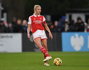 Arsenal's Leah Williamson in Action: Arsenal Women vs. Everton Women, FA Women's Super League 2022-23