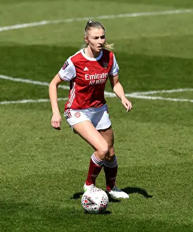 Arsenal's Leah Williamson in Action at Empty Meadow Park: Arsenal Women vs Brighton & Hove Albion (2021)