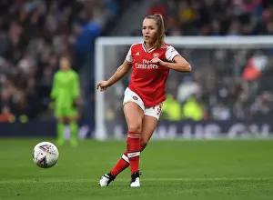 Arsenal's Lia Walti in Action: FA WSL Clash Against Tottenham Hotspur