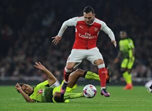 Images Dated 25th October 2016: Arsenal's Lucas Perez Faces Off Against Reading's Tennai Watson in EFL Cup Clash
