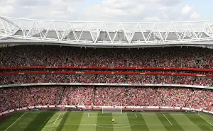 Arsenal's Manuel Almunia Saves at Emirates Stadium during Arsenal's 4:1 Victory over Portsmouth