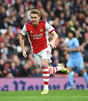 Arsenal's Martin Odegaard Faces Manchester City in Premier League Showdown
