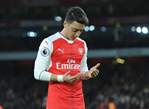 Arsenal's Mesut Ozil: Pre-match Focus at Emirates Stadium (vs Stoke City, 2016-17)