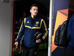 Images Dated 29th November 2019: Arsenal's Mesut Ozil Prepares for Eintracht Frankfurt Clash in Europa League Group Stage