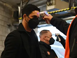 Arsenal's Mikel Arteta Arrives for Slavia Prague Quarterfinal Amid COVID-19 Restrictions