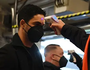 Arsenal's Mikel Arteta Arrives for Slavia Praha Quarterfinal Amid COVID-19 Restrictions