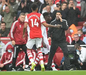 Arsenal's Mikel Arteta Discusses Substitution of Pierre-Emerick Aubameyang Against Chelsea (Arsenal v Chelsea 2021-22)