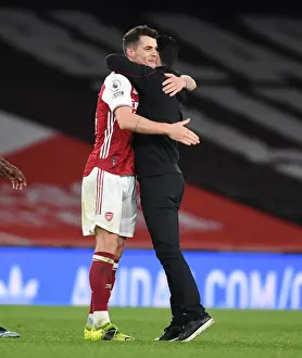 Arsenal's Mikel Arteta Embraces Granit Xhaka Amid Empty Emirates Stadium: Arsenal v Tottenham Hotspur, Premier League 2021