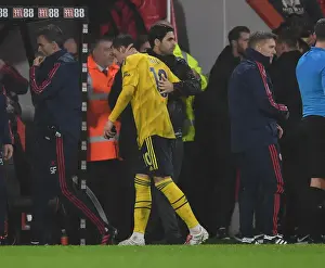 Arsenal's Mikel Arteta Embraces Mesut Ozil During AFC Bournemouth Clash (Premier League 2019-20)