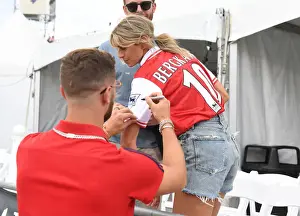 Arsenal's Mustafi Signs Autographs for Fans Before Colorado Rapids Match