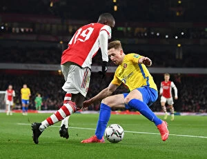 Images Dated 21st December 2021: Arsenal's Nicolas Pepe Nutmegs Sunderland's Tom Flanagan in Carabao Cup Quarterfinal