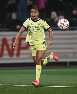 Arsenal's Nikita Parris Battles for Possession in UEFA Women's Champions League Match against HB Koge
