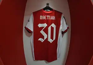 Arsenal's Nketiah Jersey in Emirates Changing Room - Carabao Cup Quarterfinal vs Sunderland
