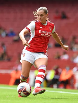 Arsenal's Noelle Maritz in Action: Arsenal Women vs. Chelsea Women - Mind Series 2021-22: A Football Battle at Emirates Stadium
