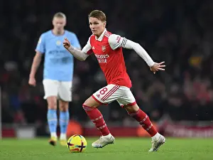 Arsenal's Odegaard Takes on Manchester City: A Midfield Battle