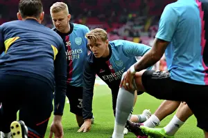 Arsenal's Odegaard and Zinchenko Warm Up Ahead of Liverpool Showdown (2022-23)