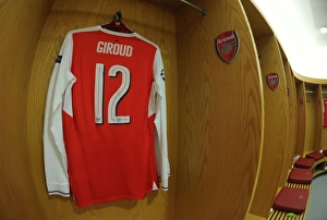 Arsenal V Paris Saint-Germain 2016-17 Prints: Arsenal's Olivier Giroud: Focus and Preparation Before Arsenal FC vs Paris Saint-Germain (UEFA Champions League)