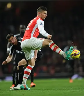 Arsenal's Olivier Giroud Faces Off Against Newcastle's Paul Dummett in Intense Premier League Clash