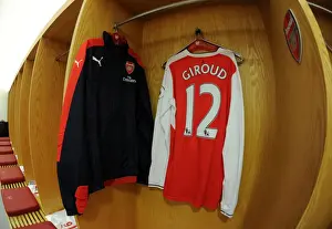 Arsenal V Burnley 2016-17 Prints: Arsenal's Olivier Giroud Prepares for Battle: Arsenal v Burnley