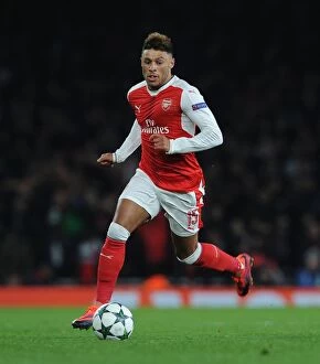 Images Dated 23rd November 2016: Arsenal's Oxlade-Chamberlain Faces Paris Saint-Germain in 2016-17 Champions League Clash