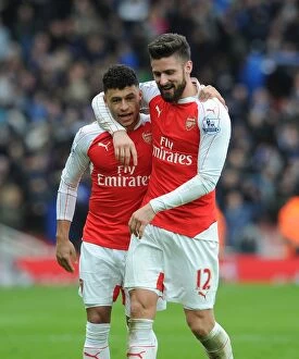 Images Dated 14th February 2016: Arsenal's Oxlade-Chamberlain and Giroud: Celebrating Victory Over Leicester City (2015-16)