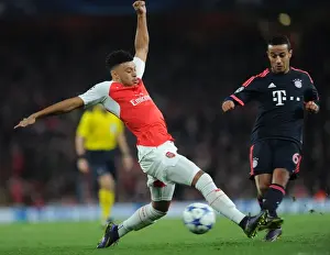 Arsenal's Oxlade-Chamberlain Harasses Thiago Alcantara in 2015 Champions League Showdown