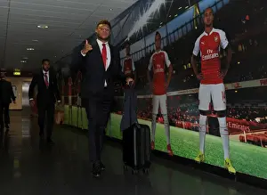 Arsenal V FC Basel 2016-17 Prints: Arsenal's Oxlade-Chamberlain: Ready for Action Against FC Basel (UEFA Champions League)