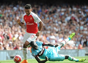 Arsenal V West Ham United 2015-16 Prints: Arsenal's Oxlade-Chamberlain vs