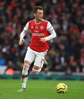Arsenal's Ozil Faces Off Against Wolverhampton Wanderers in Premier League Showdown